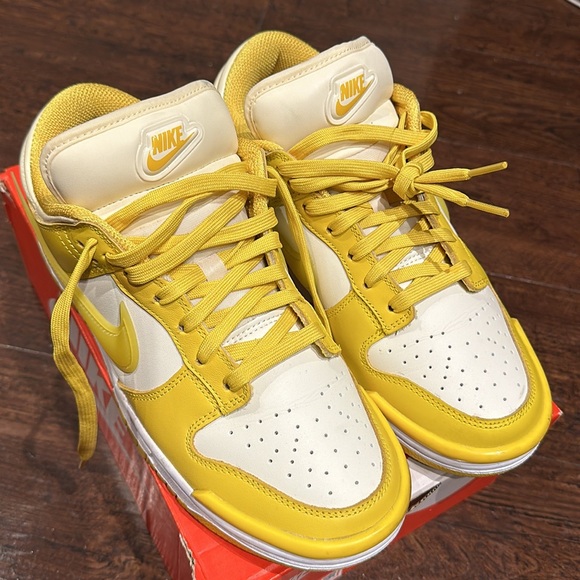 NIKE DUNK - Picture 2 of 3